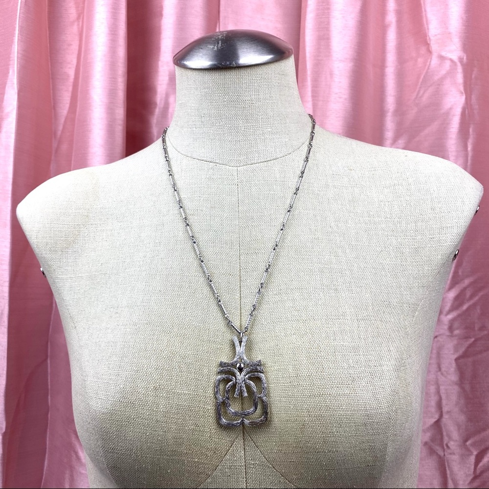 Vintage Silvertone Avon Pendant Necklace